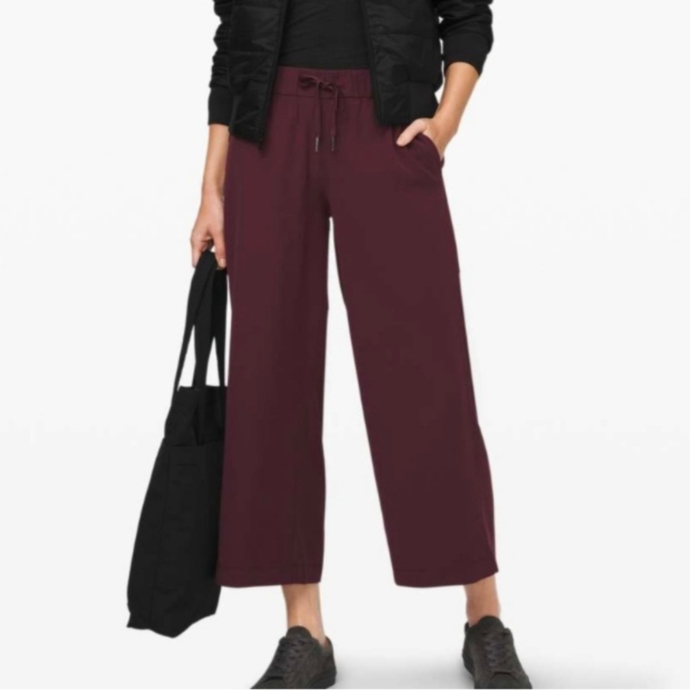 Lululemon On the Fly Wide Leg Pants 7/8 Cassis Small